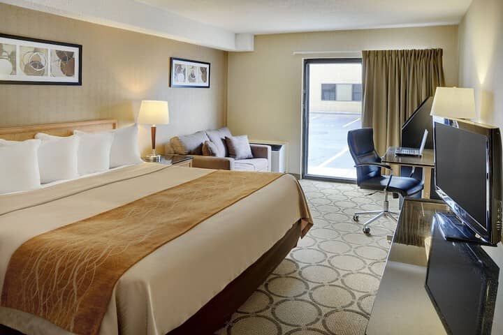 Room 8 of 33