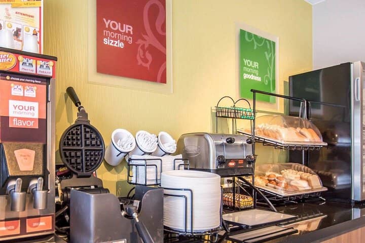Breakfast/Coffee Service 25 of 33